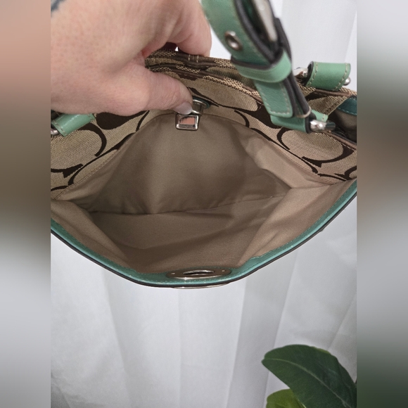 Coach Signature Purse - Picture 12 of 12